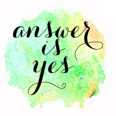 Cevap, soyut renkli arkaplan üzerindeki evet metni.