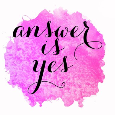 Cevap, soyut renkli arkaplan üzerindeki evet metni.