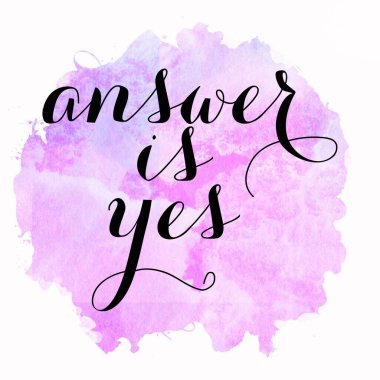 Cevap, soyut renkli arkaplan üzerindeki evet metni.