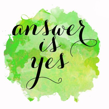 Cevap, soyut renkli arkaplan üzerindeki evet metni.