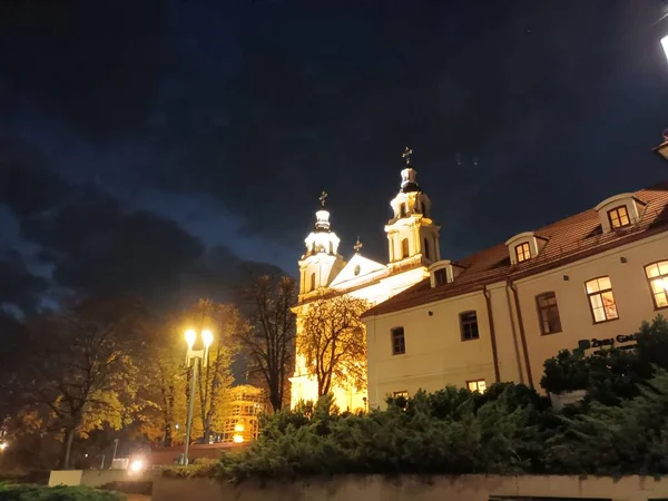 リトアニアの夜のヴィリニュス市の眺め — ストック写真