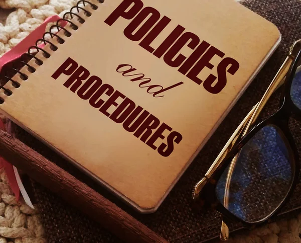 Políticas Procedimientos Texto Escrito Cuaderno Con Lápiz Gafas Derecho Legislación — Foto de Stock
