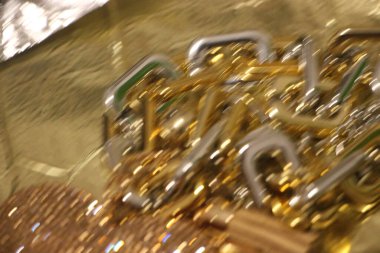 Altın mücevher ve zincir yakın görünüm 