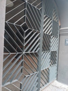 Demir kapılar yakın görünüm