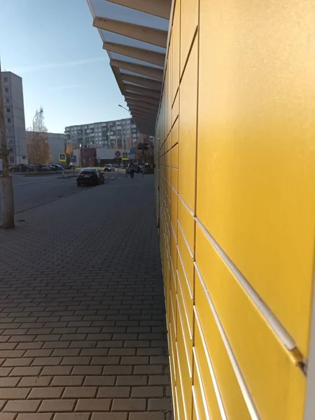 Modern Sarı Bir Çit — Stok fotoğraf