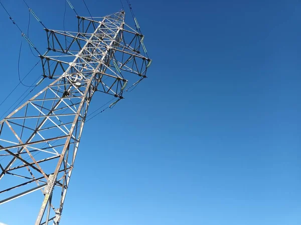 Фрагмент Высотного Строительства Телевизионной Башни Окрашенной Белый Красный Цвет Голубым — стоковое фото