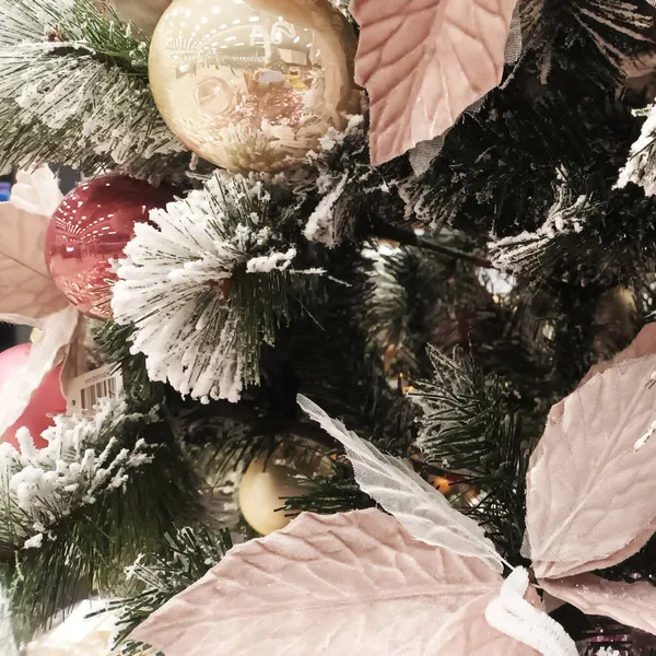 Noel Ağacı Süslemelerinin Yakın Çekimi — Stok fotoğraf