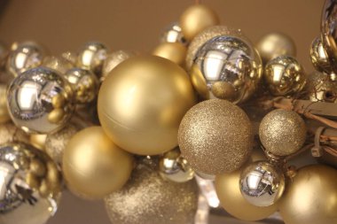 Noel süslemeleri, mücevherler ve süsler.