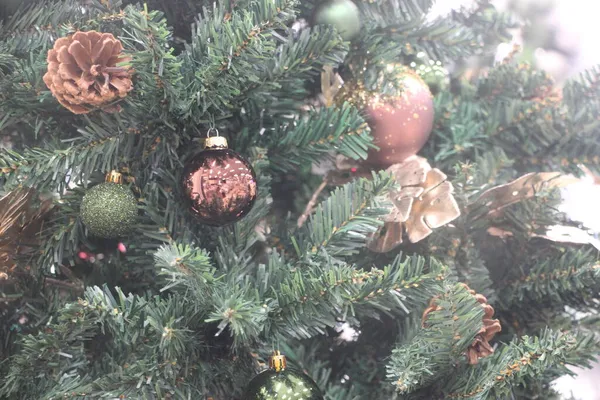 Close Van Een Kerstboom Decoraties — Stockfoto