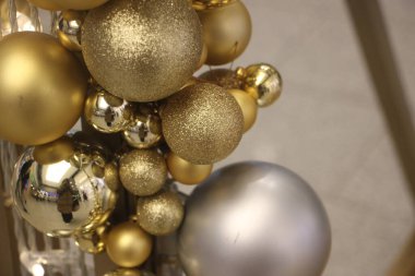 Noel süslemeleri, mücevherler ve süsler.