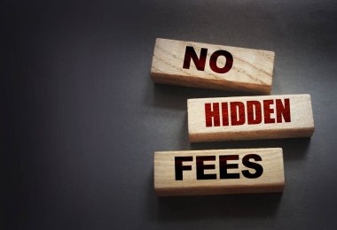 Tahta bloklara gizli harç kelimesi yazılmamış. Vergiler ve ücretler optimum finans sektörü kavramı.