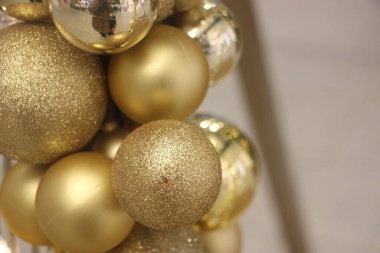 Noel süslemeleri, mücevherler ve süsler.