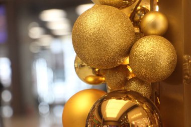 Noel süslemeleri, mücevherler ve süsler.