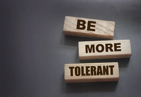 Legyen Toleránsabb Szavakat Blokkok Sötét Háttérrel Tolerancia Egyenlőség Sokszínűség Társadalmi — Stock Fotó