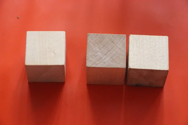 Cubes Bois Sur Table Sur Fond Clair Abstrait Flou Construire — Photo