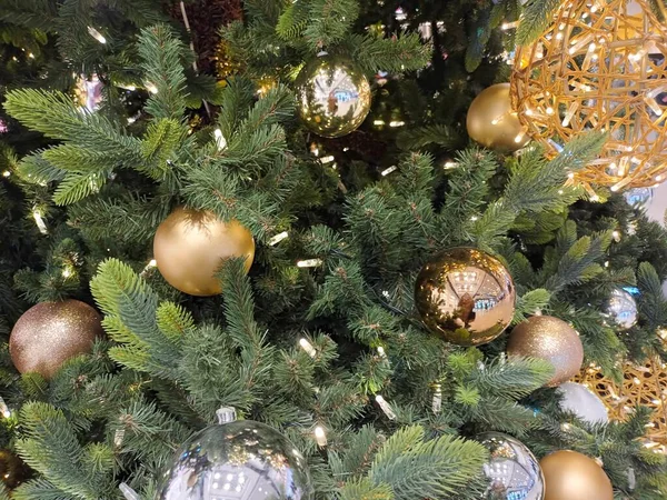 크리스마스 장식을 가까이 나무의 — 스톡 사진