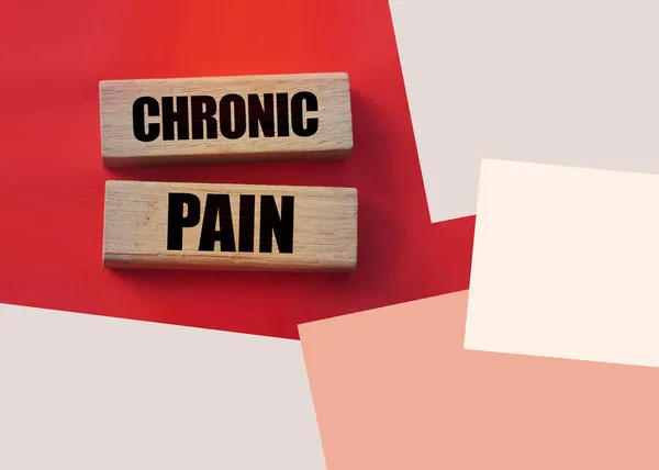 Krónikus Fájdalom Szavak Blokkok Piros Háttér Egészségügyi Ellátás Fogalma — Stock Fotó