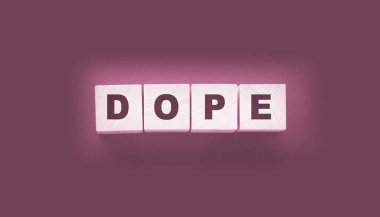 Ahşap bloklar için uyuşturucu kelimesi. Bağımlılık konsepti. Sağlık hizmetleri kavramı.