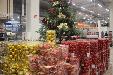 Noel süslemeleri, oyuncaklar manzarayı kapatır 