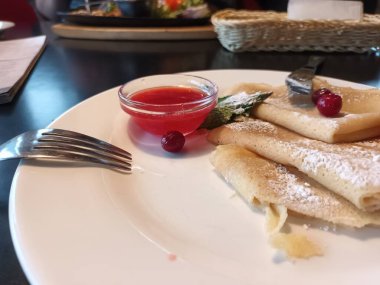 Reçel görünümlü krepler. 