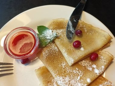 Reçel görünümlü krepler. 