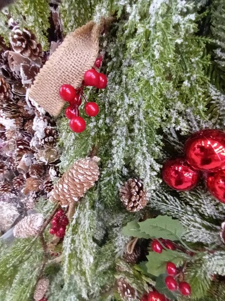 Χριστουγεννιάτικα Παιχνίδια Στο Δέντρο Από Κοντά — Φωτογραφία Αρχείου