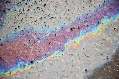 petrol sızıntısı asfalt yol arka plan veya doku.