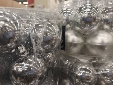 Noel indirimi, oyuncaklar ve dekorasyon malzemeleri 