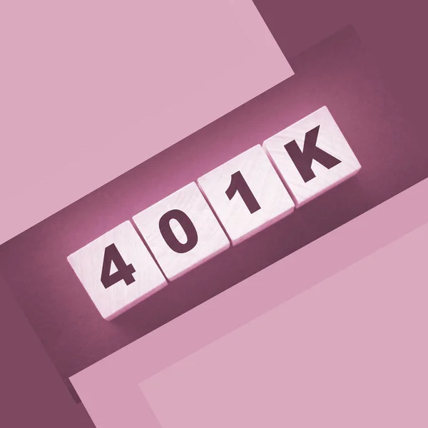 Bloques de madera con el texto: 401K. Jubilación ahorro concepto de negocio social —  Fotos de Stock