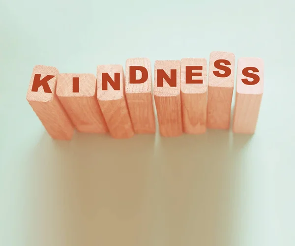 Kindness Szó Készült Építőelemek Neon Akvamarin Háttér — Stock Fotó