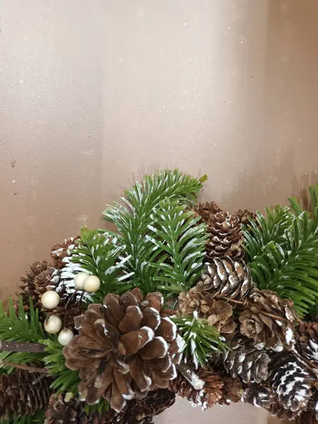 クリスマスツリーの装飾花輪 — ストック写真