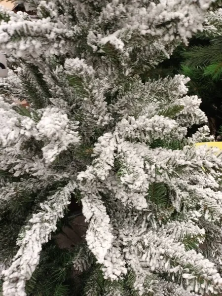 白いクリスマスツリーの装飾クローズアップビュー — ストック写真