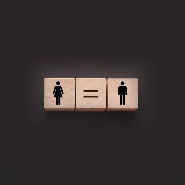 Koncepcje Równości Płci Drewniane Kostki Symbolem Żeńskim Męskim Oraz Znakiem — Zdjęcie stockowe