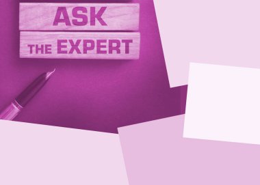 Tahta bloklardaki uzman kelimelerine sor. Çözüm ve danışmanlık sektörü konsepti için profesyonel, usta veya danışmana danışmak.