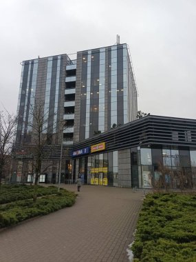 şehir görünümündeki modern bina