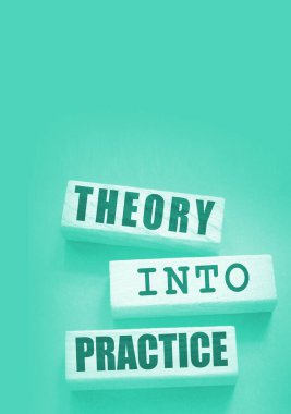 Teori, tahta bloklara yazılmış pratik sözcüklere dönüşür. Eğitim ya da iş kurma kavramı.