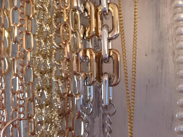 Golden Metal Chains Close View — Stockfoto