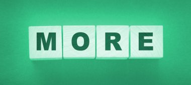 Siyah arka plan hakkında daha fazla bilgi. İş ve eğitim kavramı.