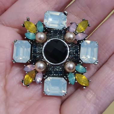 Mücevher parçası, broş broşu görünümünü kapat