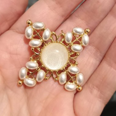 Mücevher parçası, broş broşu görünümünü kapat