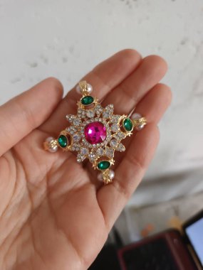 Mücevher parçası, broş broşu görünümünü kapat