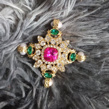 Mücevher parçası, broş broşu görünümünü kapat