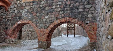 Trakai Adası Kast ve nehir manzaralı, popüler turizm beldesi