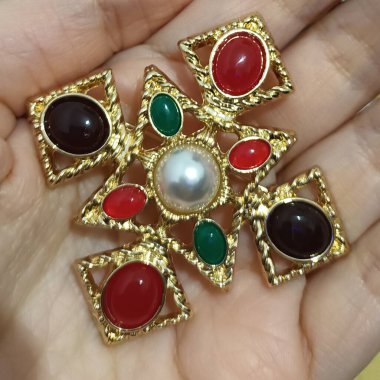 Mücevher parçası, broş broşu görünümünü kapat