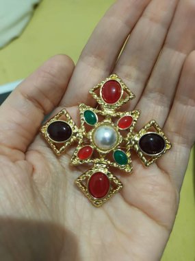 Mücevher parçası, broş broşu görünümünü kapat