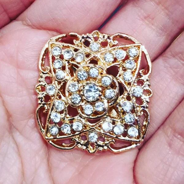 Mücevher parçası, broş broşu görünümünü kapat