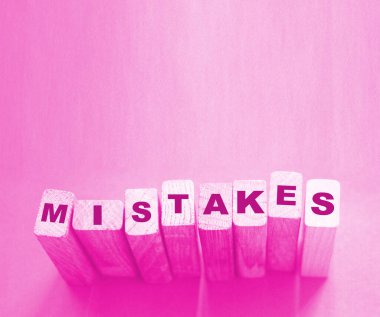 İnşaat taşlarından yapılmış bir hata. Girişim ya da tıbbi sağlık konsepti.