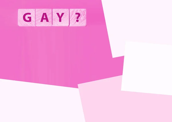 黑色桌子上木块上的同性恋字 Lgbtq社会性别倾向平等概念 — 图库照片