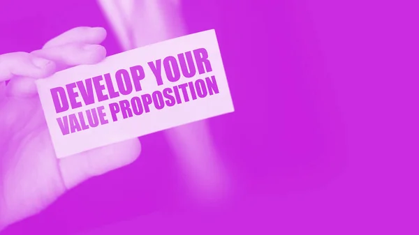 Бізнесмен Показує Карту Текстом Develop Your Properue Proposition Концепція Мотивації — стокове фото