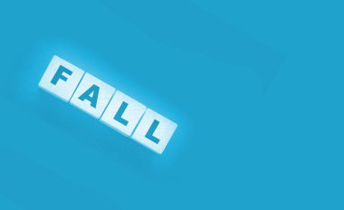 Tahta küplerde farklı para işaretleri ve tarafsız arka planda büyüyen grafikler